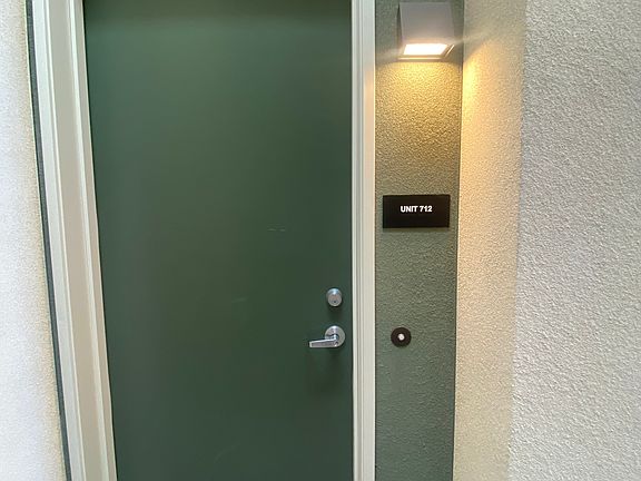 5th image of 3067 N Park Way #712