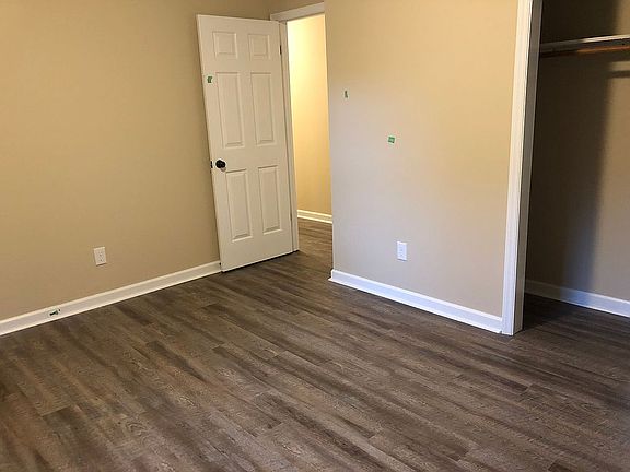 4th image of 610 Rolling Hills Dr