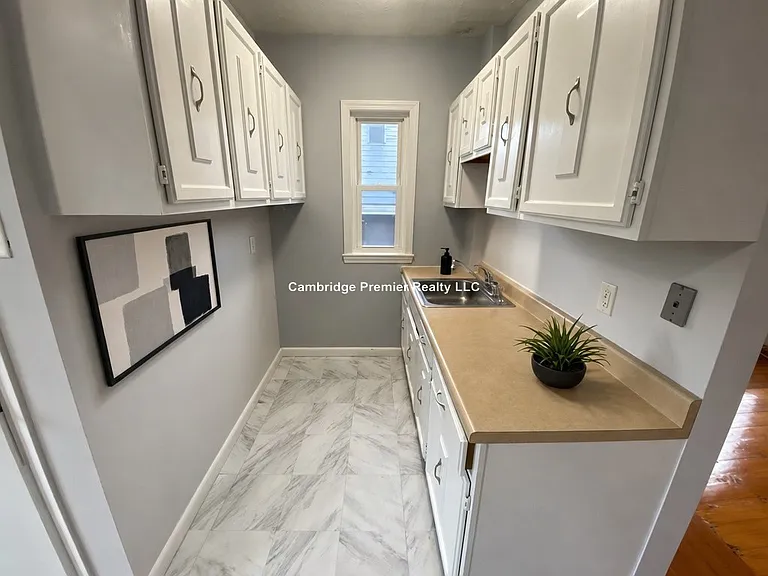 33 Everett Ave — Photo 23