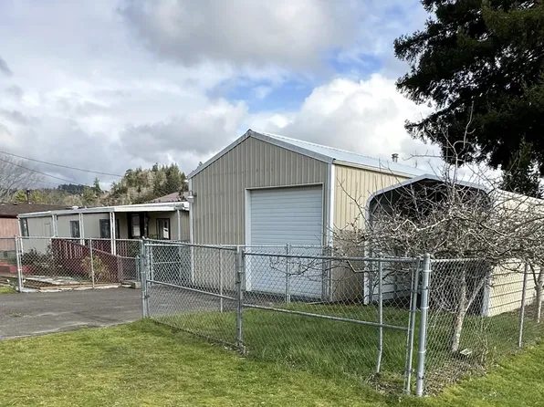 1305 N Lake Rd, Lakeside, OR 97449