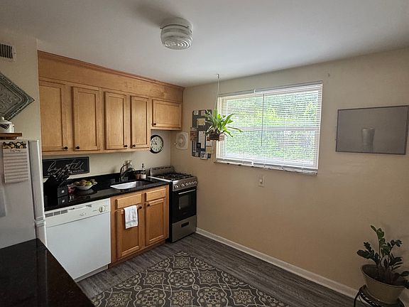 5th image of 467 E Stafford Ave APT B