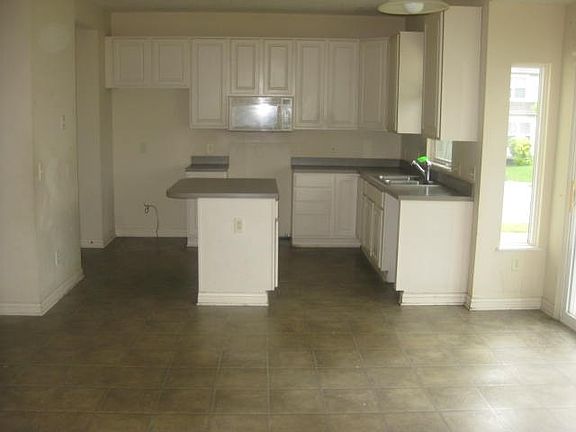 3rd image of 1290 Poplar Creek Ct