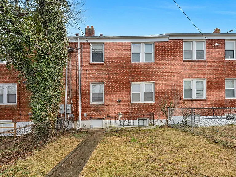 3706 W Franklin St — Photo 17