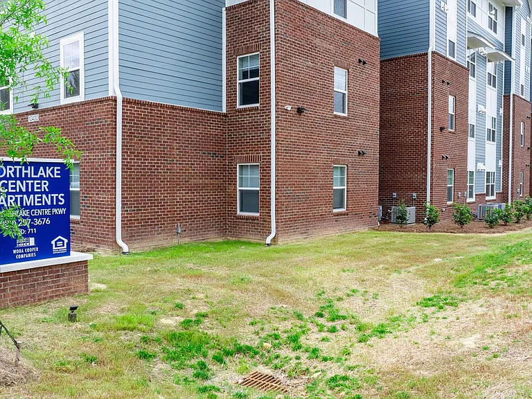 Northlake Center Apartments — Photo 32