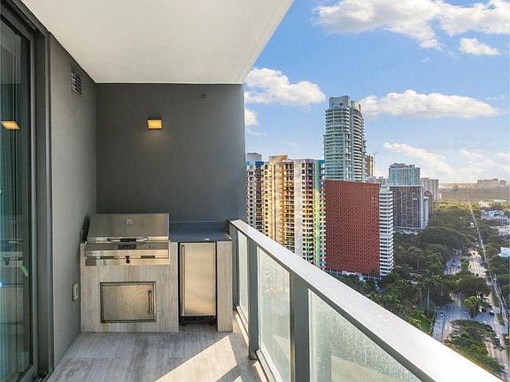 3rd image of 1450 Brickell Ave #3