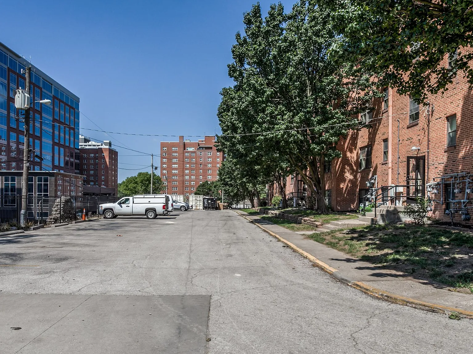 Broadway 46 Apartments — Photo 1