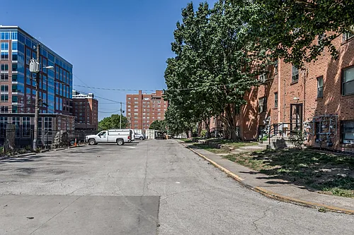 Broadway 46 Apartments Photo 1