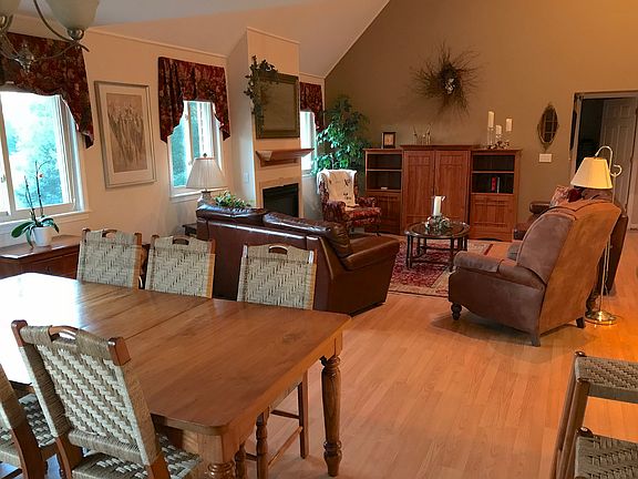 Open dining and great rm