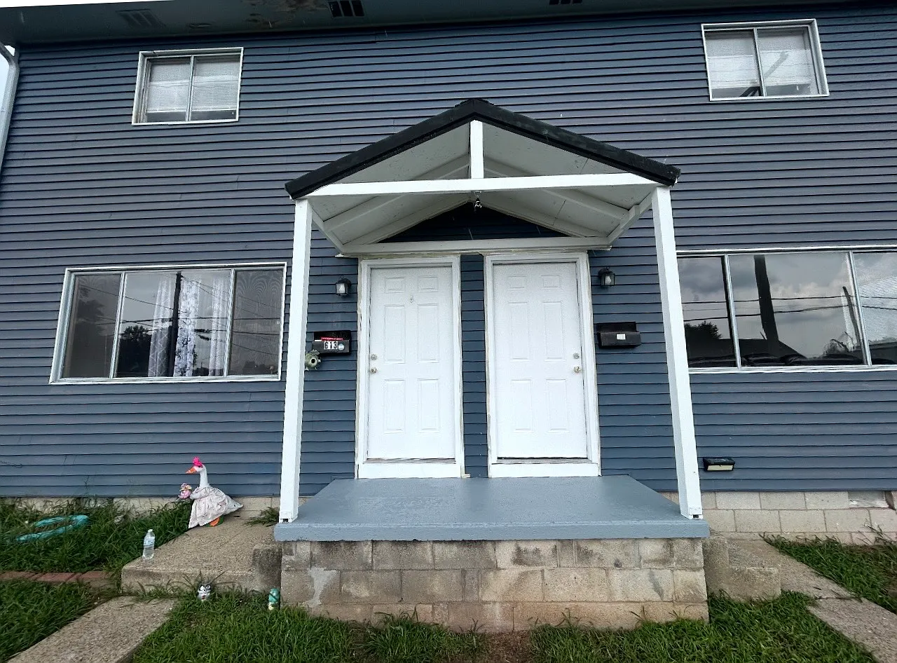 2 bed, 900 sqft, $900 — Photo 1