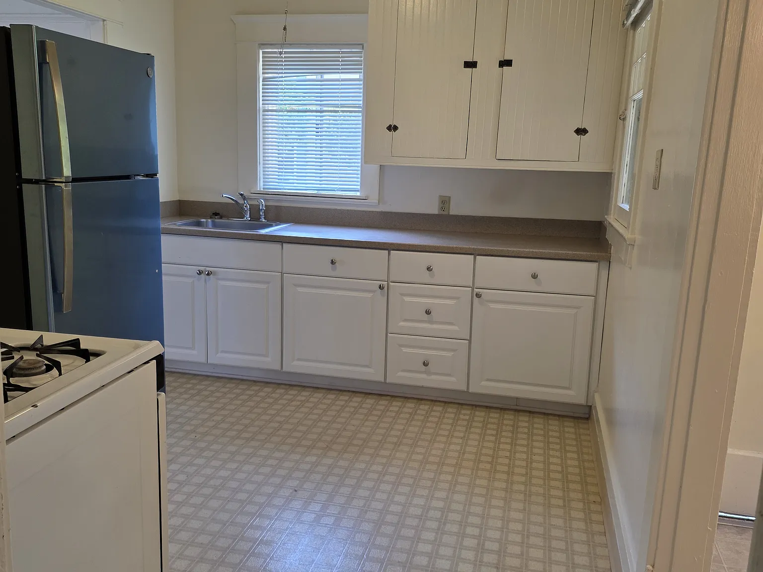2 bed, 750 sqft, $3,000 — Photo 3