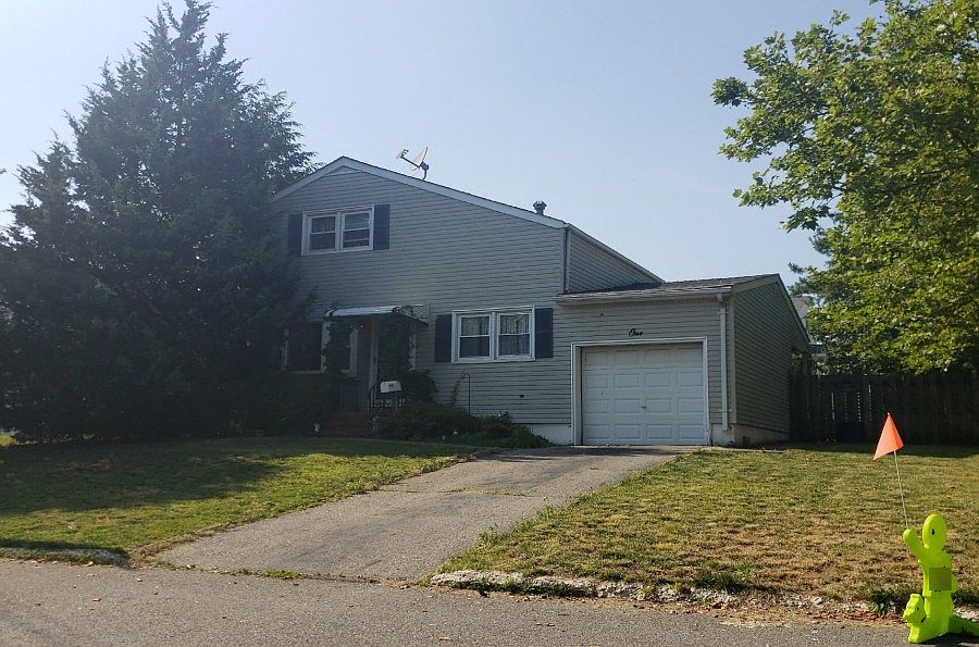 2nd image of 1 Mohawk Ln