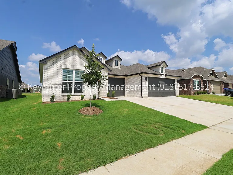 2908 S Redwood Ave — Photo 4