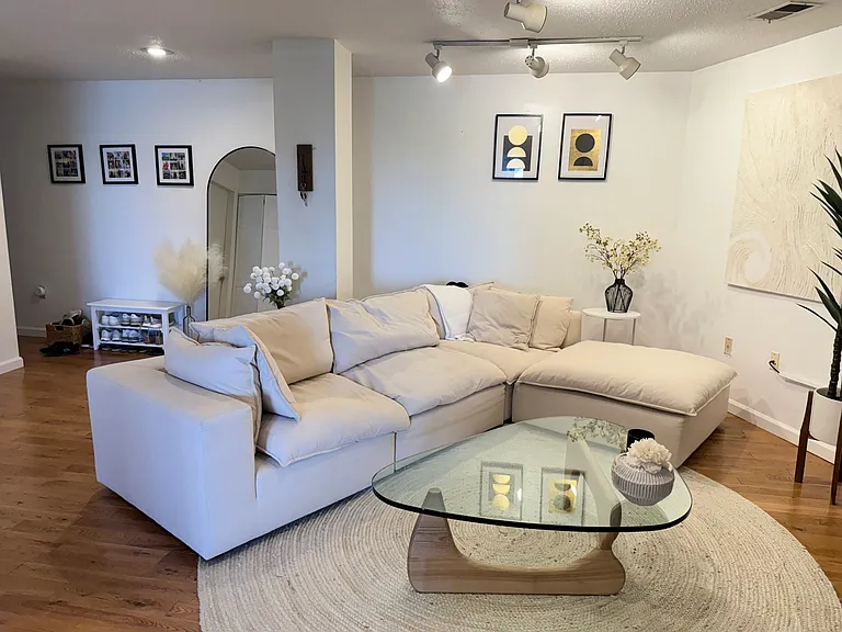 3 Essex St #43 — Photo 2