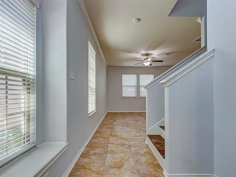 6451 Calgary Woods Ln — Photo 8