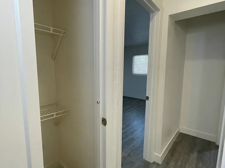 2109 N Daley St — Photo 9