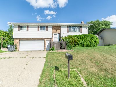 802 5th Ave NE, Mandan, ND, 58554