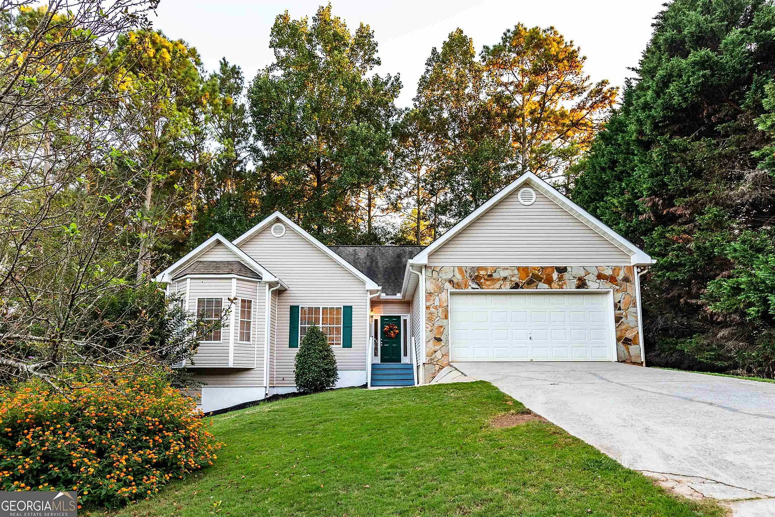 4020 Hemingway Dr photo 1