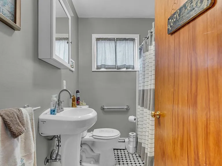 228 Hancock Ave — Photo 9