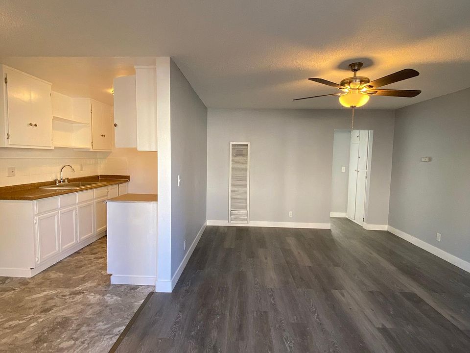 Unit #3 - Living room / Kitchen