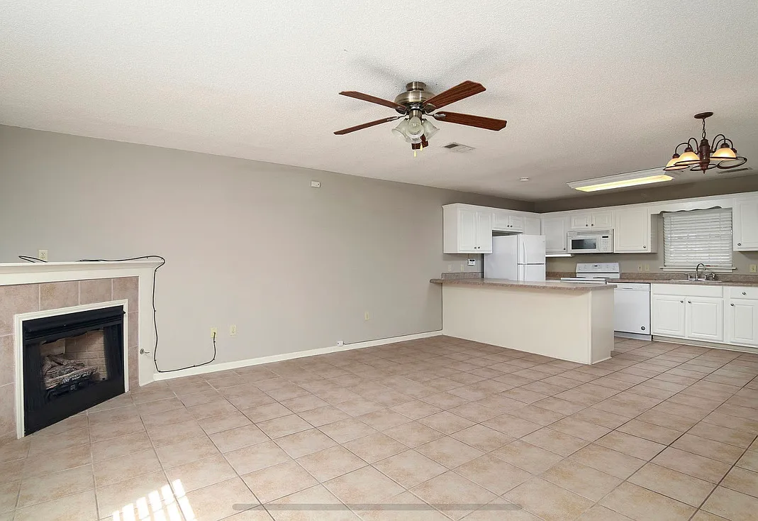 2 bed, 2.5 bath, 1110 sqft, $1,600 — Photo 2