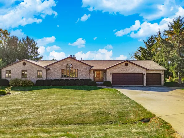 2841 Saint Andrews Ct, El Paso, IL 61738