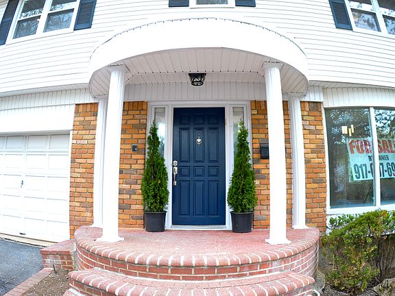 2nd image of 19 Valley Ln N