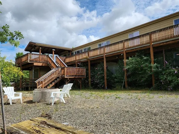 211 Shoreline Drive, Toledo, WA 98591