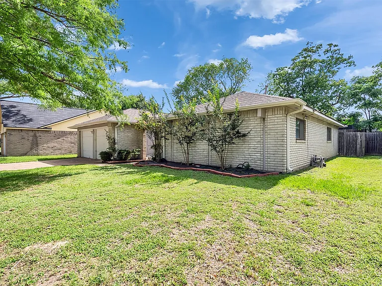 2554 Olympus Dr — Photo 4