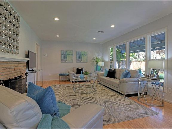 3rd image of 882 Loma Verde Ave