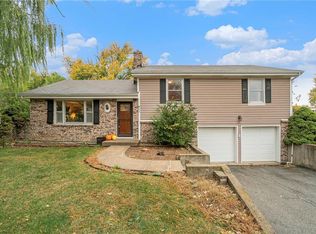 611 S Race St, Spring Hill, KS 66083