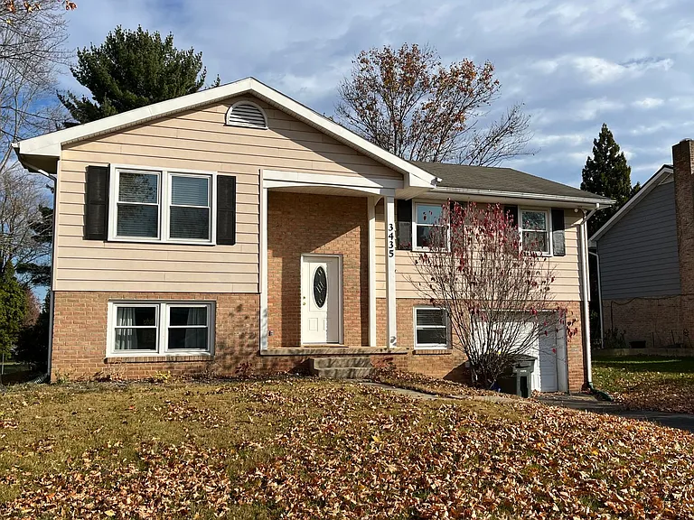 3435 Edenbridge Rd — Photo 1
