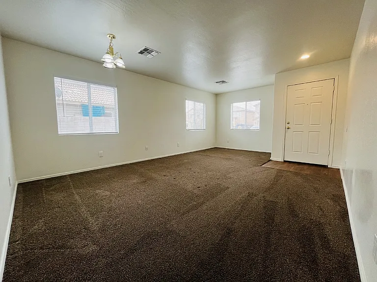 6036 W Wood St — Photo 4