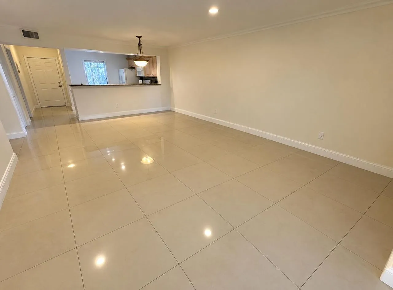 1 bed, 1.0 bath, 1100 sqft, $1,900 — Photo 3