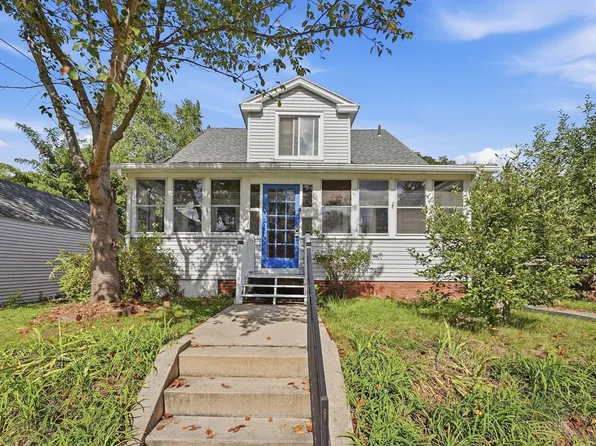 31 Gates St, Holyoke, MA 01040
