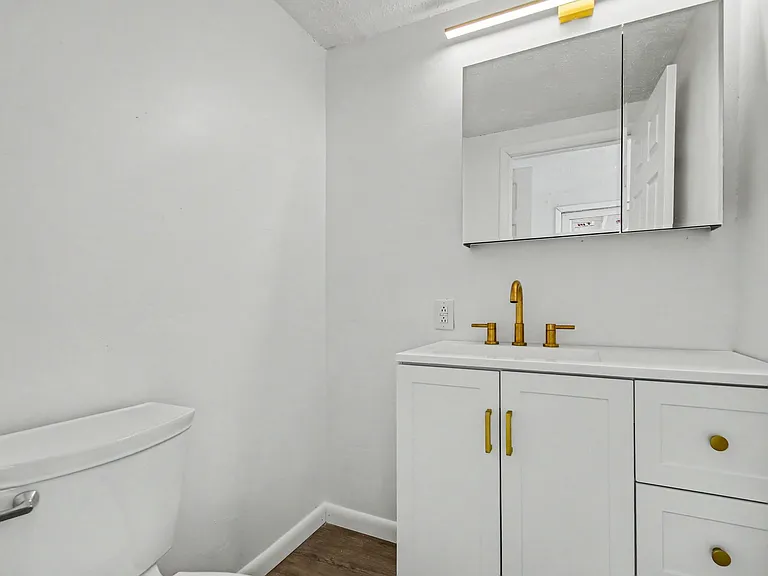 2527 Riverside Dr — Photo 9