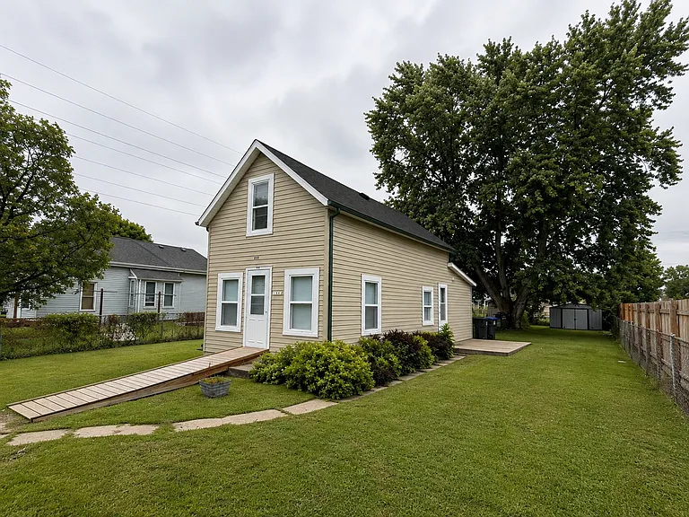 1305 Avenue C — Photo 12