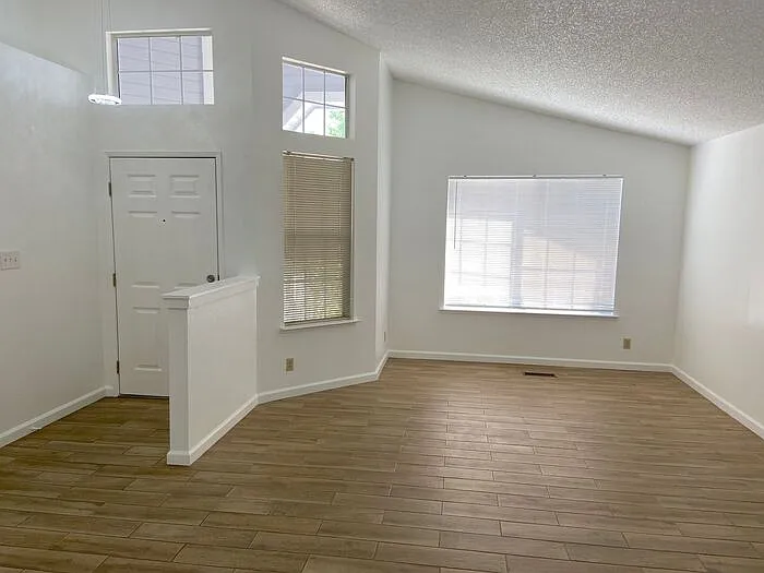 6628 Valley Wood Dr — Photo 3