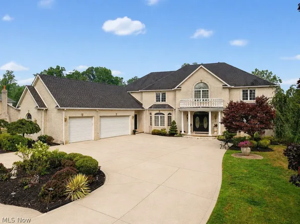 2080 Oxford Cir, Hinckley, OH 44233
