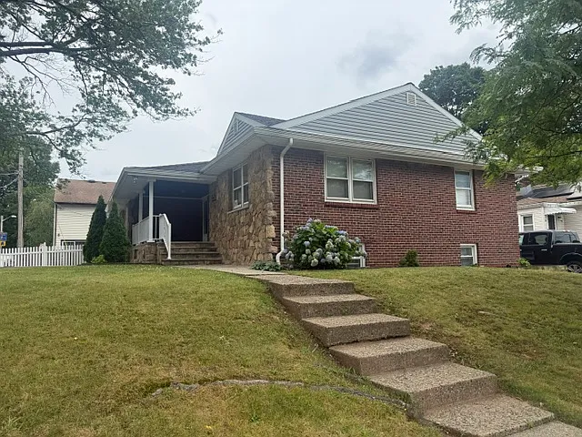 266 Woodside Ave — Photo 7