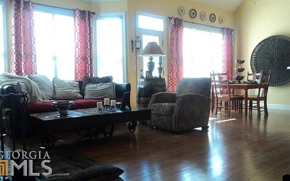 5th image of 525 Sterling Water Dr