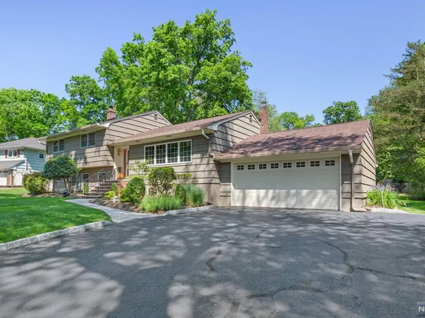 606 Sunny Hill Ter, River Vale, NJ 07675