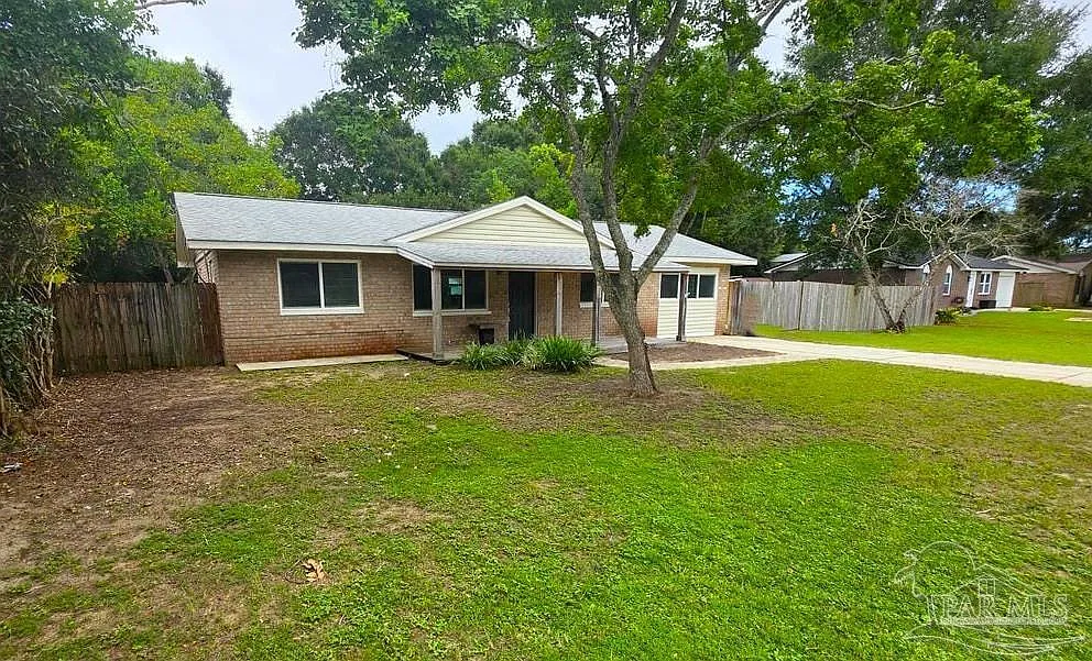 3 bed, 1404 sqft, $1,950 — Photo 1