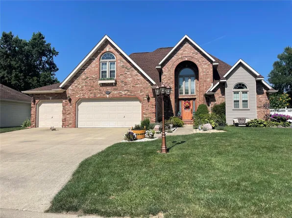 172 Heatherland Dr, Bethalto, IL 62010