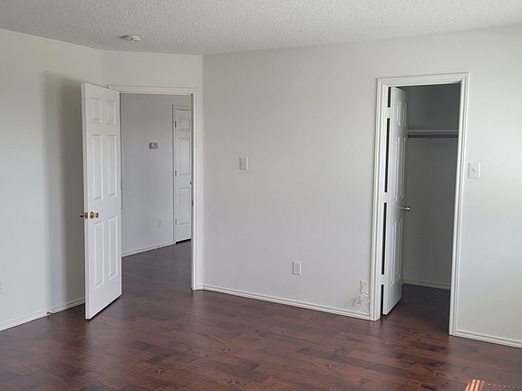 2nd image of 3705 Mariner St