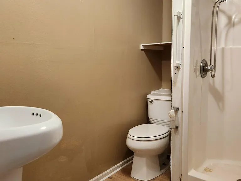 890 Poinsettia Rd #B — Photo 11