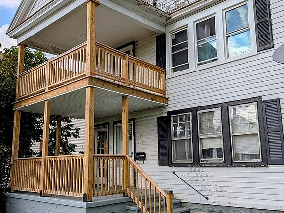 3rd image of 1015 Eagle St