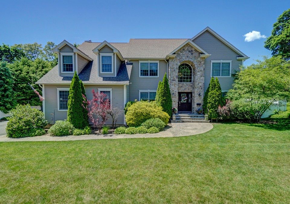 1st image of 185 Vreeland Ave