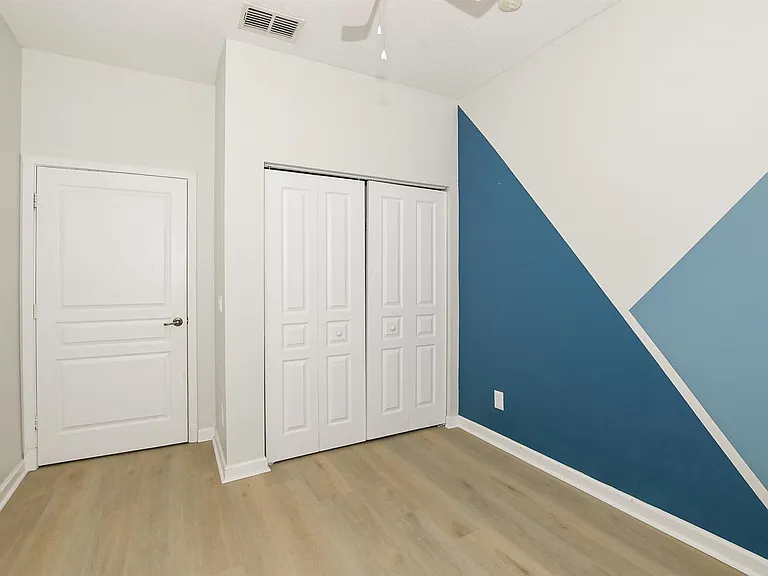 649 NE Bent Paddle Ln — Photo 32