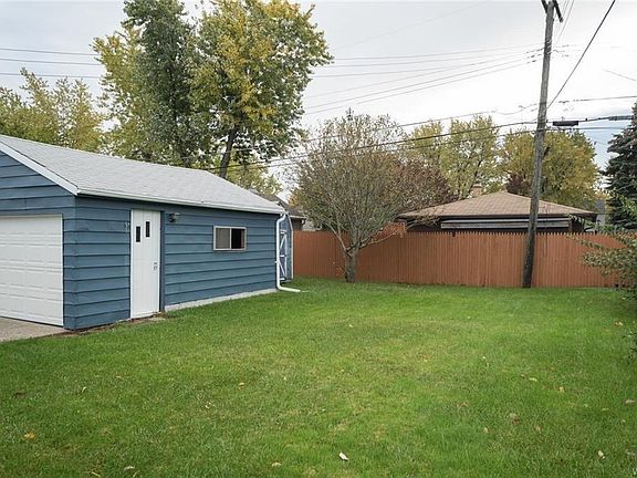 3rd image of 1059 Parker Blvd