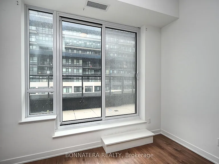 405 Dundas St W #319 — Photo 33